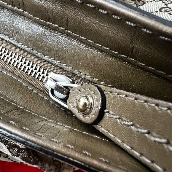 Gucci monogram crossbody - Picture 10 of 13